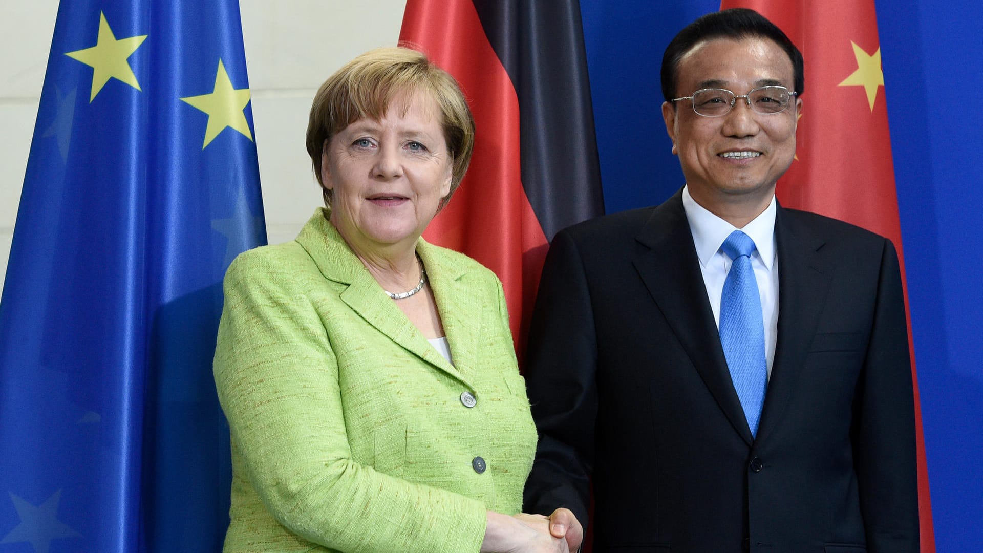 Angela Merkel und Chinas Ministerpräsident Li Keqiang vereinbarten eine enge Zusammenarbeit. Angela Merkel und Chinas Ministerpräsident Li Keqiang vereinbarten eine enge Zusammenarbeit.