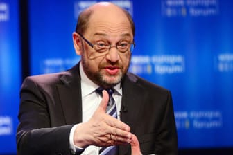 SPD-Kanzlerkandidat Martin Schulz übt Kritik an Donald Trump und an Angela Merkel.