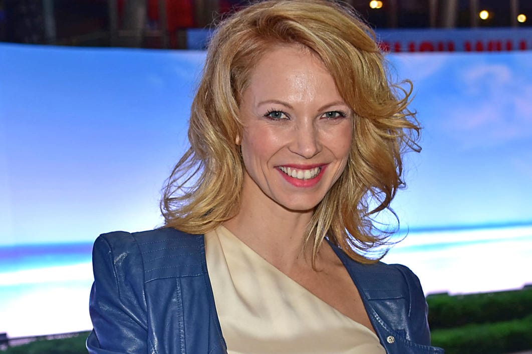 Ihren Babybauch hat Birte Glang bislang bestens versteckt – hier strahlt sie auf der "Baywatch"-Premiere am 30. Mai 2017 übers ganze Gesicht.