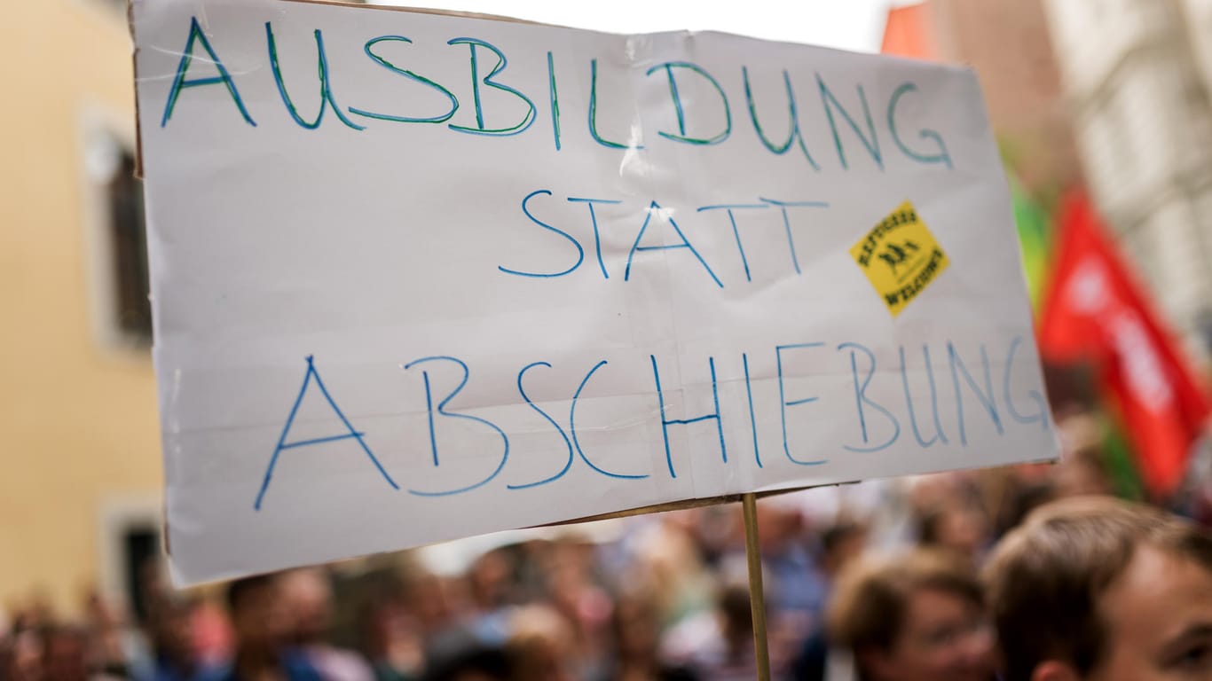 Ein Protest in Bayern gegen die Abschiebung von Afghanen.