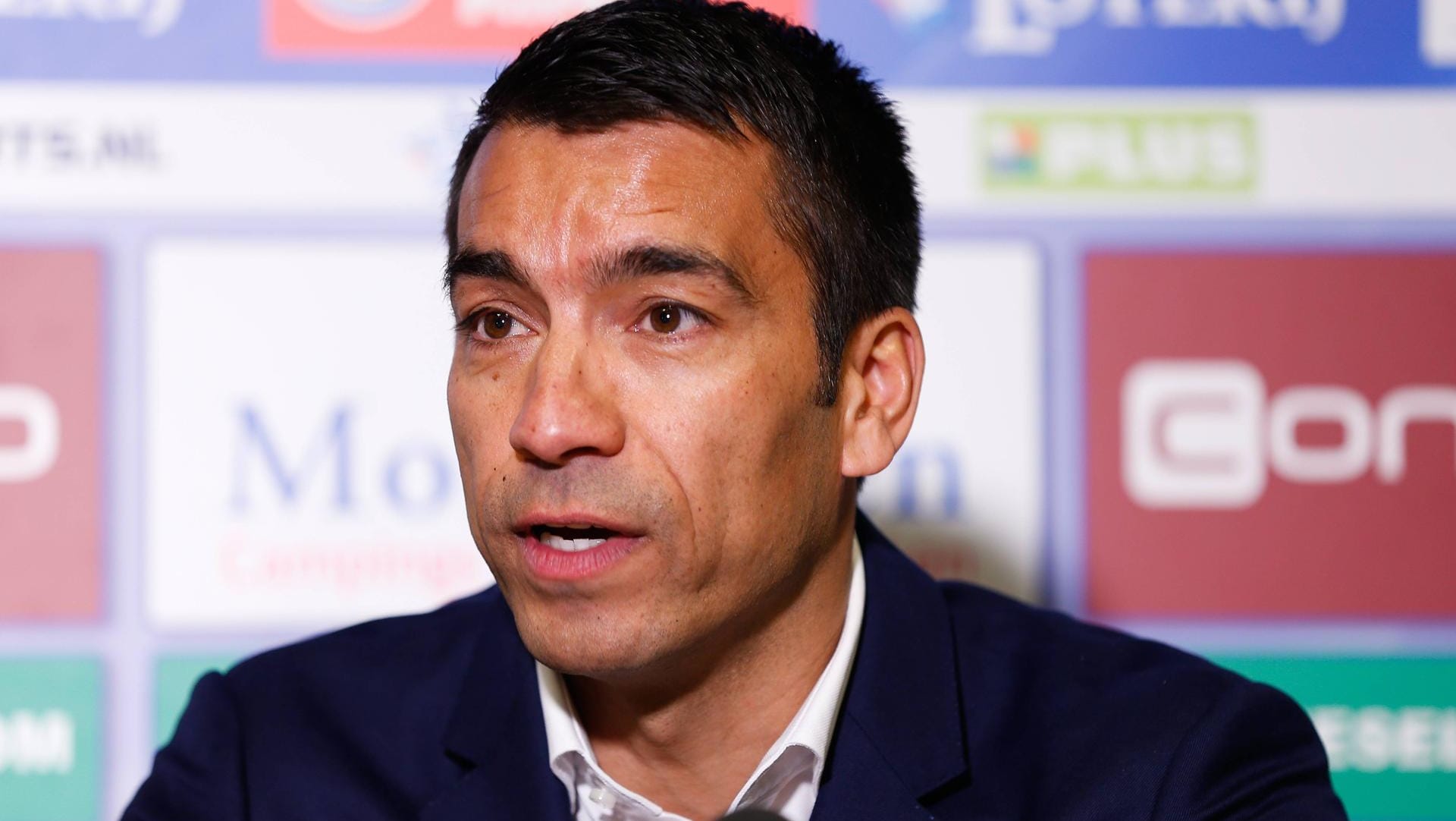 Giovanni van Bronkhorst ist mit Feyenoord Rotterdam niederländischer Meister geworden. Giovanni van Bronkhorst ist mit Feyenoord Rotterdam niederländischer Meister geworden.