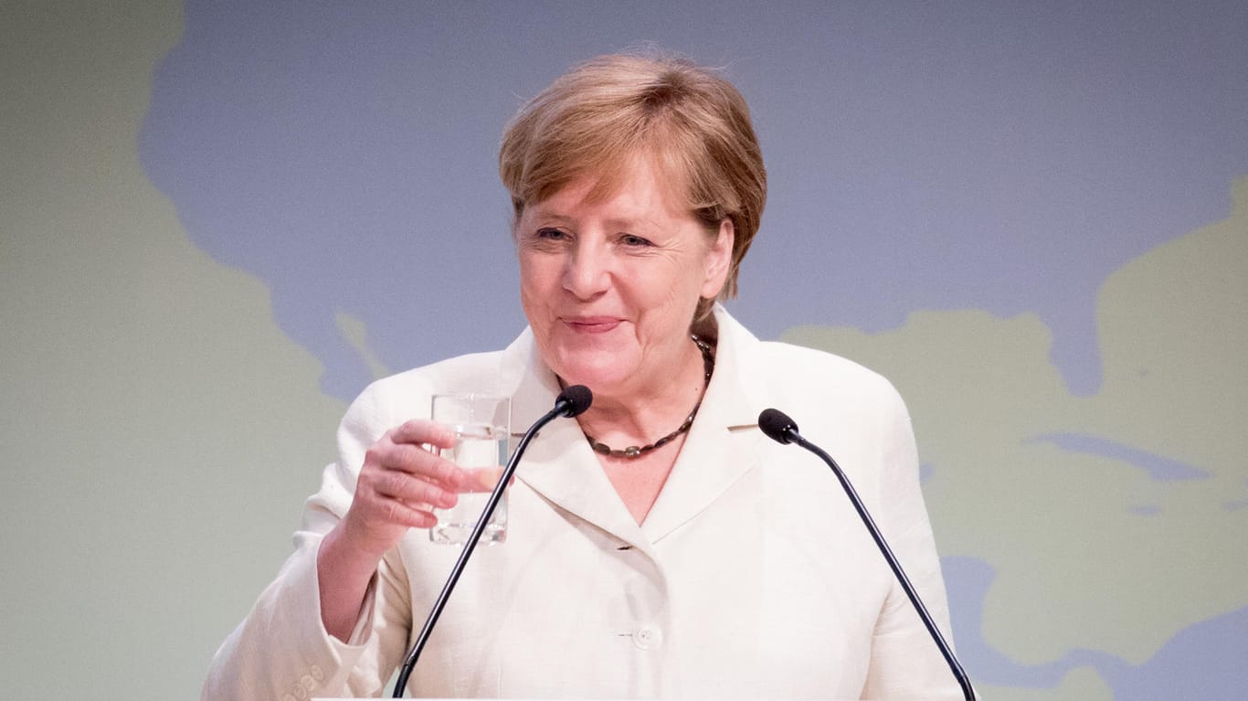 Bundeskanzlerin Angela Merkel (CDU) hängt in aktuellen Umfragen ihren Herausforderer Martin Schulz (SPD) immer weiter ab.