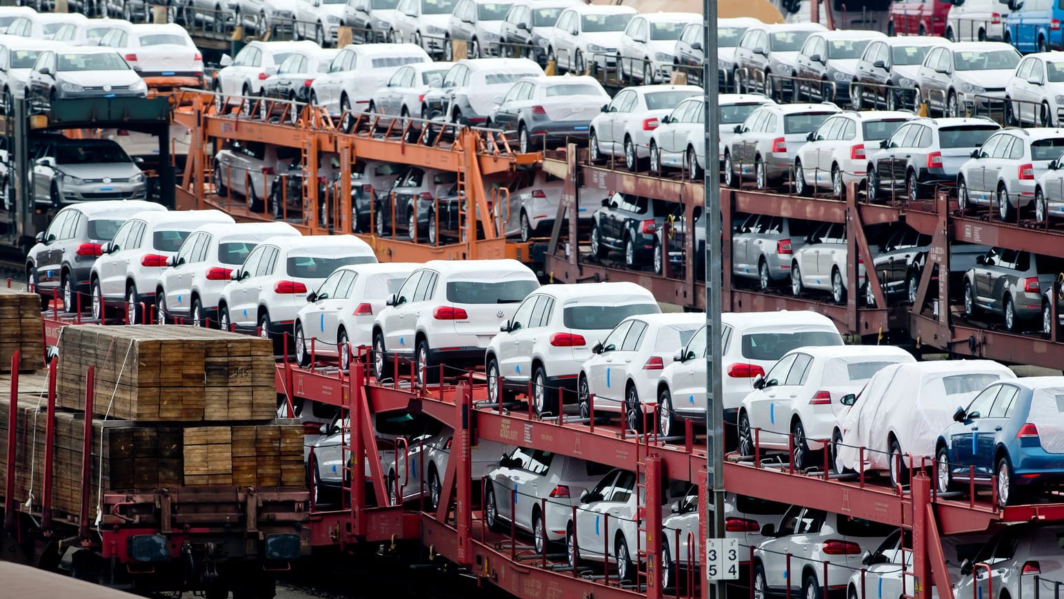Auch dank der höheren Anzahl an Verkaufstagen wächst der Automarkt im Mai 2017. Auch dank der höheren Anzahl an Verkaufstagen wächst der Automarkt im Mai 2017.
