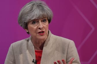 Großbritanniens Premierministerin Theresa May überraschte in der TV-Debatte mit ihrer Wortwahl.