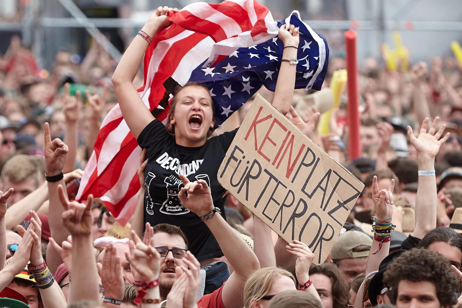 Das Musikfestival "Rock am Ring" wird fortgesetzt.