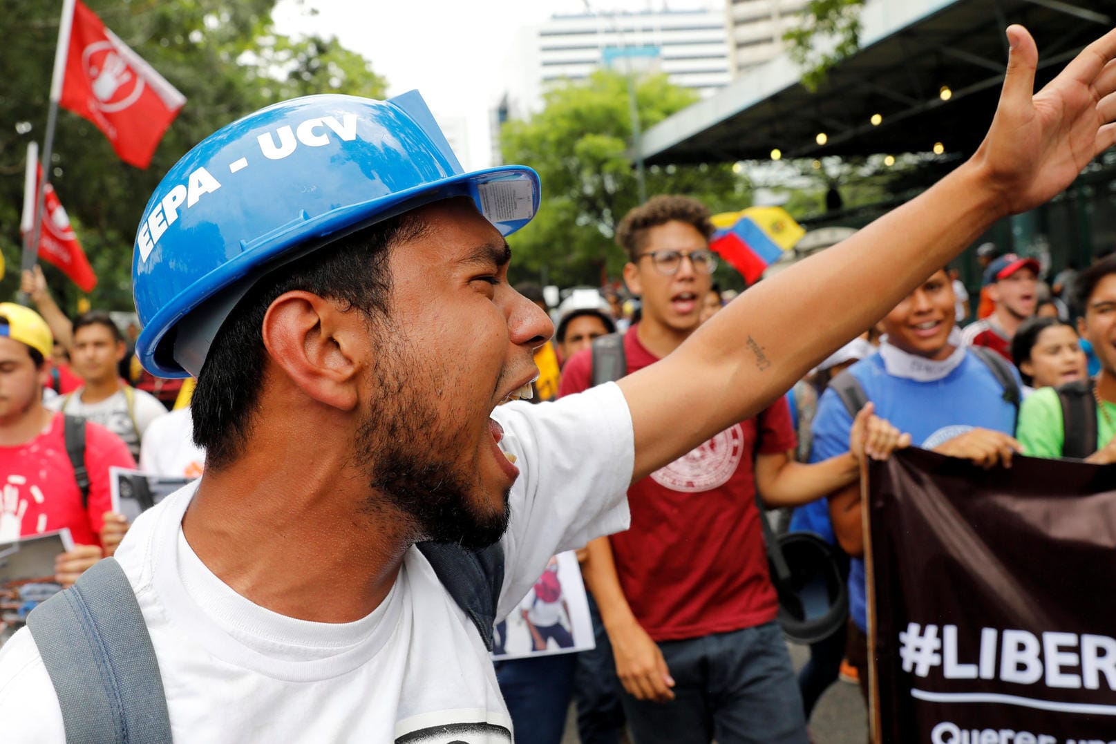 Unerschrocken gehen die Menschen in Venezuela weiterhin auf die Straße. Sie kämpfen um ihrer Rechte.
