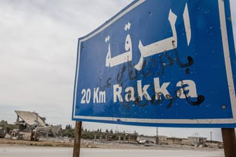 Die Kurdenmiliz YPG will die Offensive auf Rakka binnen Tagen starten.