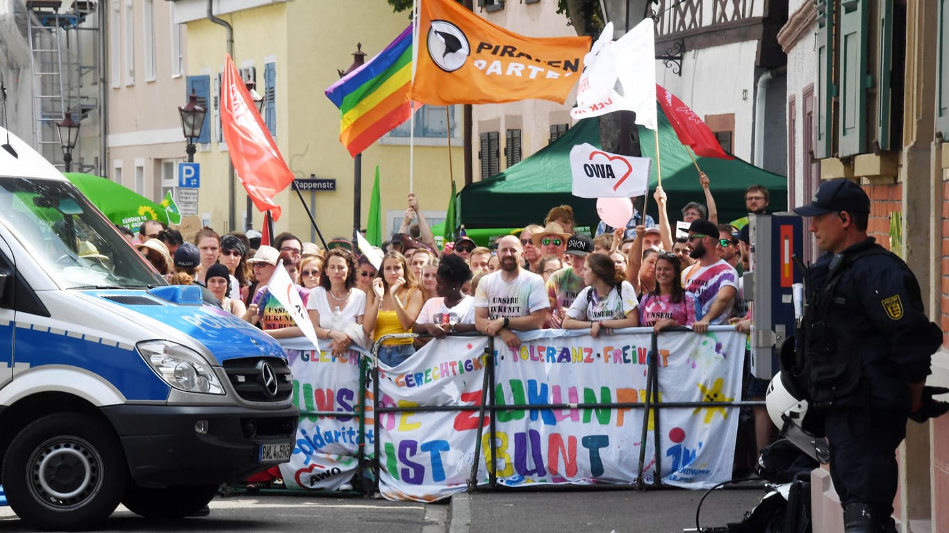 Gegendemonstration zum "Tag der deutschen Zukunft" der rechtsextremen Kleinstpartei Die Rechte