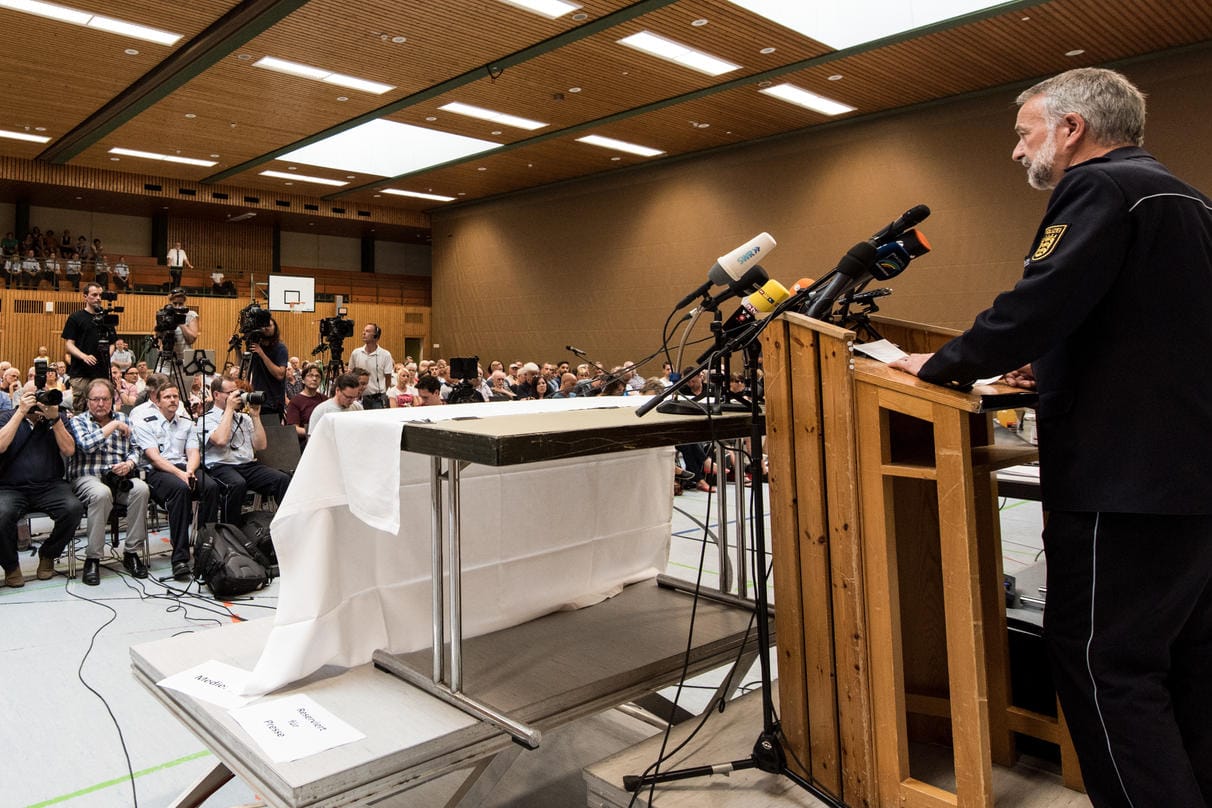 Die Pressekonferenz nach der Ergreifung des Verdächtigen