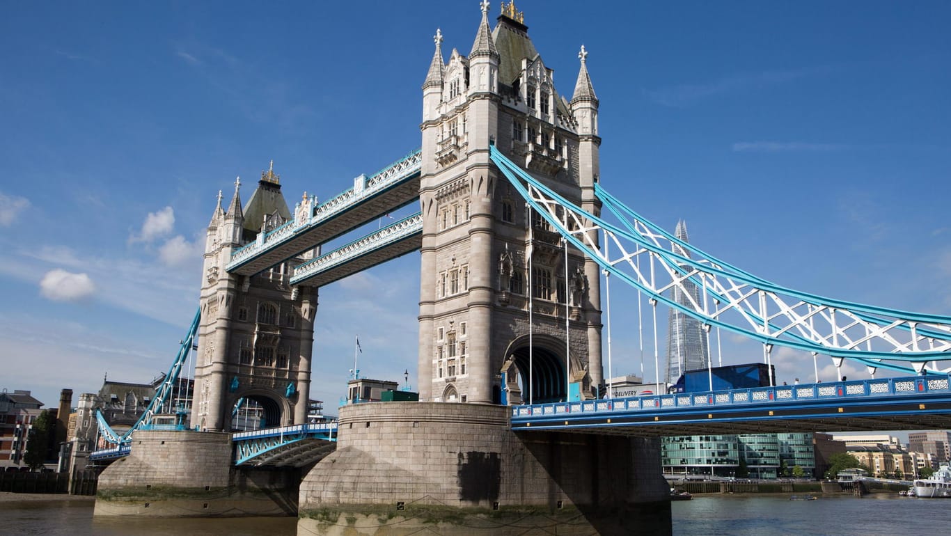 Das Auswärtige Amt mahnt insbesondere bei Touristenmagneten wie der Tower Bridge in London zu Vorsicht.