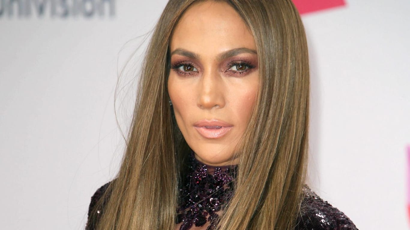 Jennifer Lopez sieht man ihre 47 Jahre nicht an.