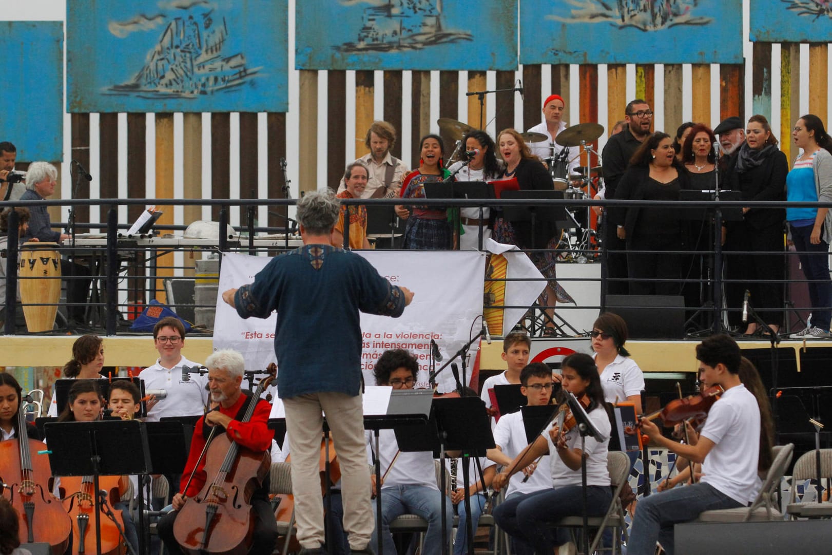 Auftritt des Dresdner Sinfonieorchesters "Tear Down That Wall"
