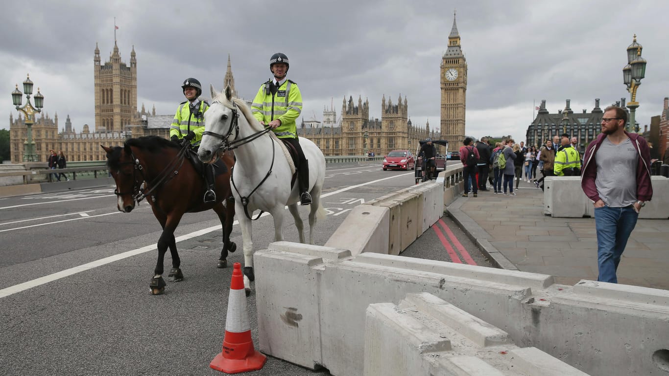 Neue Barrieren sollen Londoner schützen
