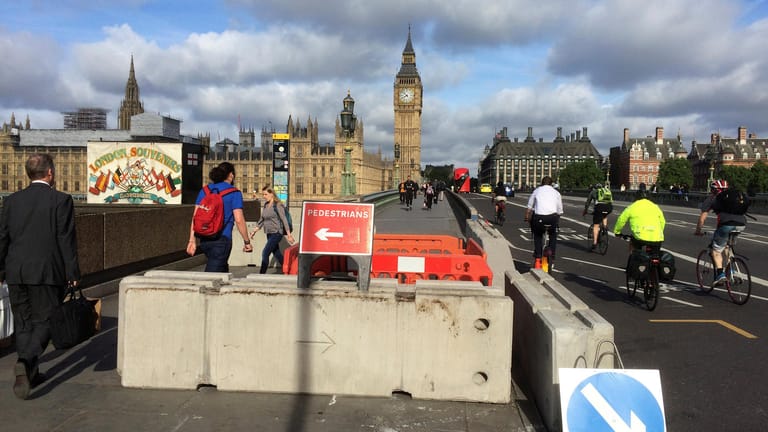 Neue Barrieren auf der Westminster Bridge