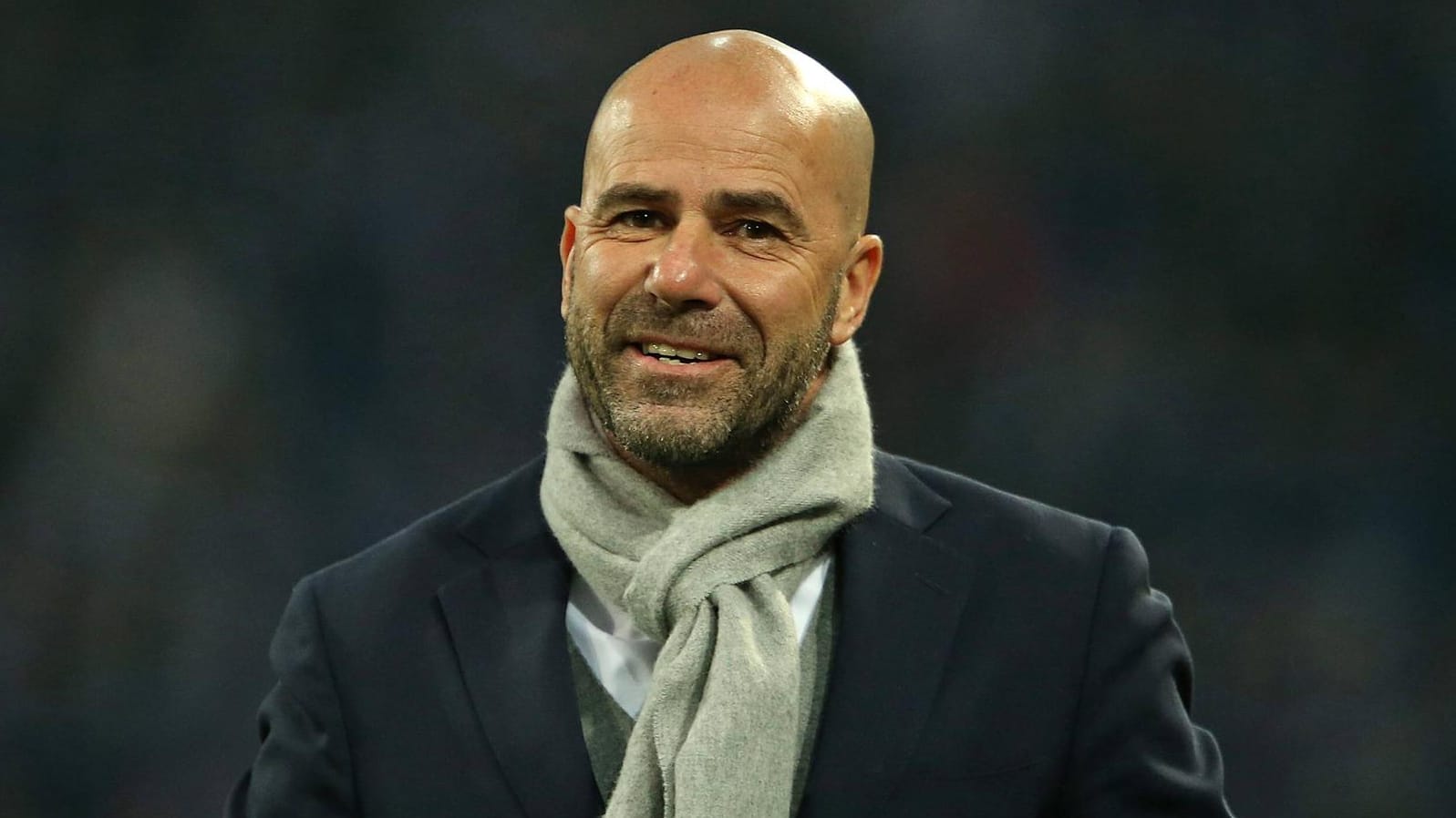 Mit einem Vertrag bis 2019 ist Peter Bosz beim BVB ausgestattet.