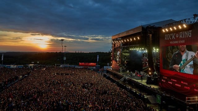 Das Festival wurde wegen Terrorgefahr unterbrochen, am Tag danach aber fortgesetzt. Das Festival wurde wegen Terrorgefahr unterbrochen, am Tag danach aber fortgesetzt.