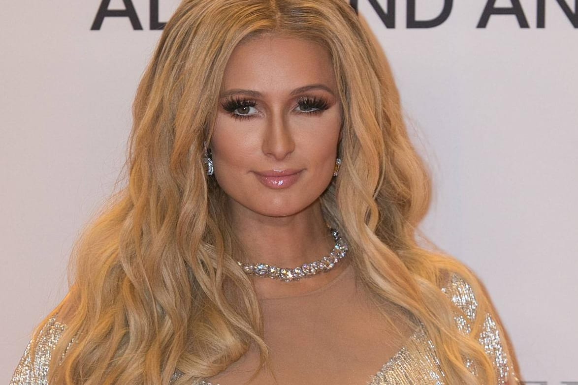 Bei Paris Hilton heisst es: blonde Mähne ade.