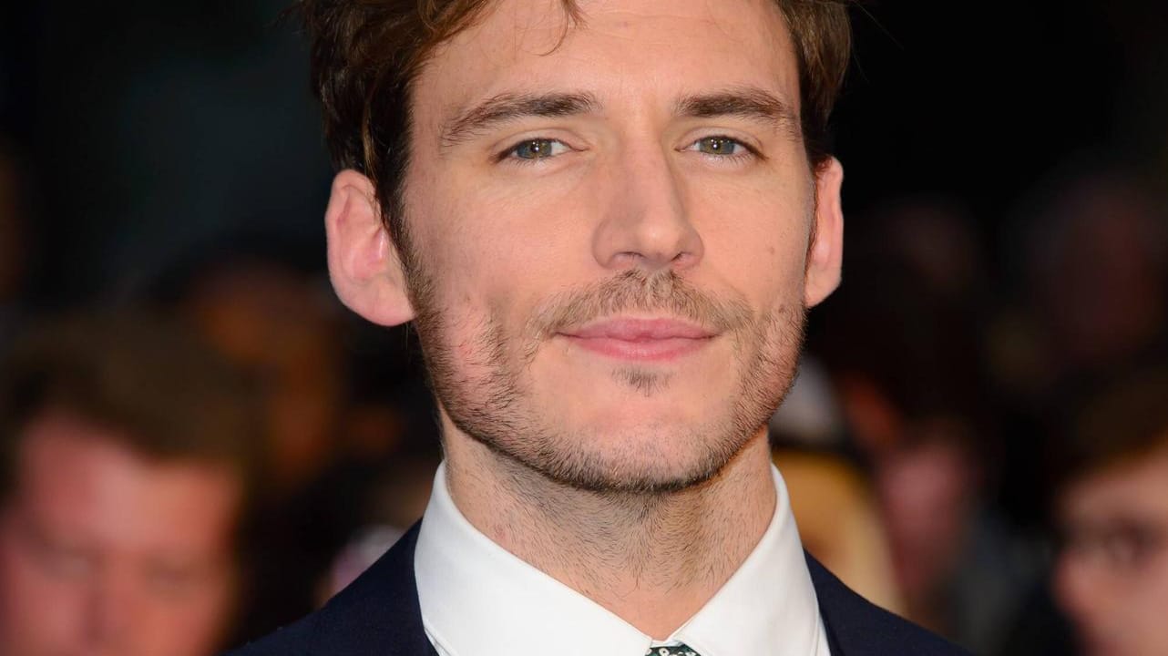 Sam Claflin zweifelt manchmal an seinem Aussehen.