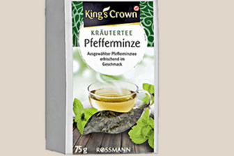 Rossmann bewirbt den Pfefferminz-Tee von "King's Crown" mit: "Erfrischend im Geschmack".