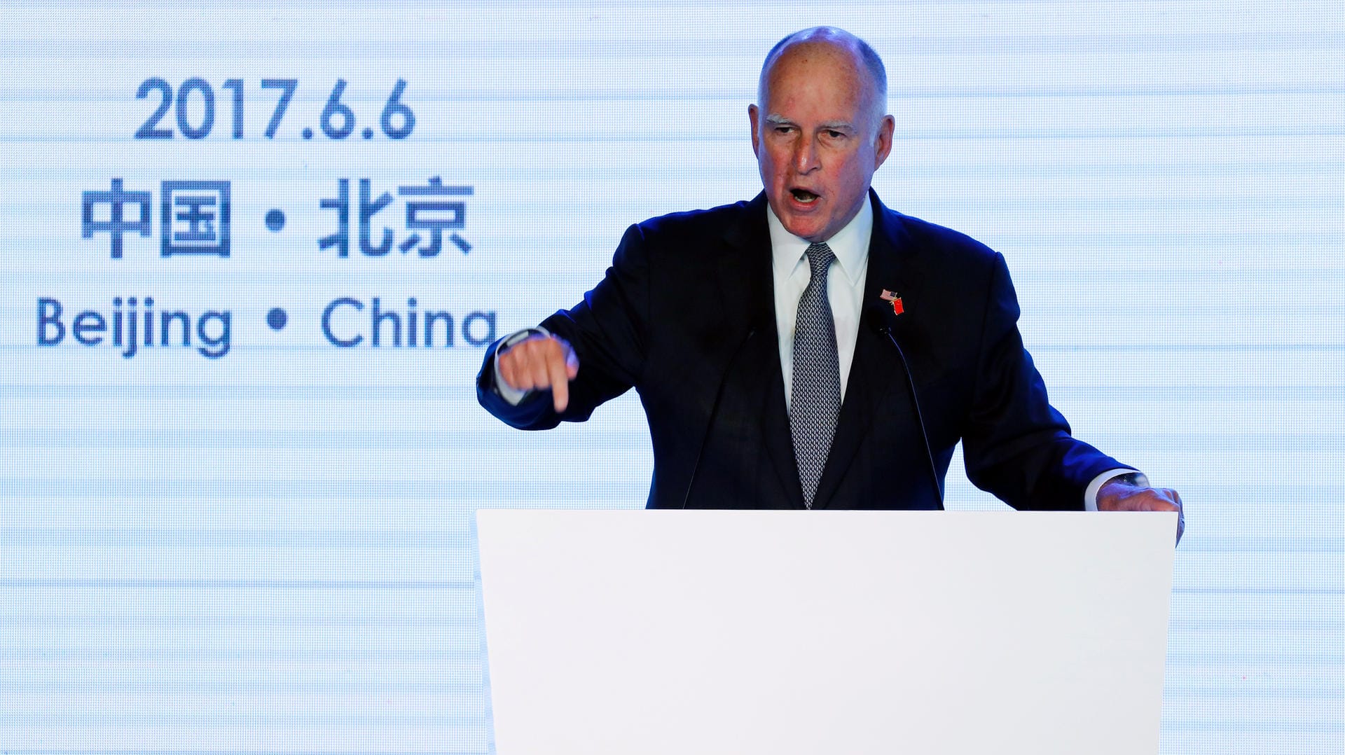 Der kalifornische Gouverneur Jerry Brown spricht heute in Peking (China) bei dem Clean Energy Ministerial (CEM) Internationalen Forum. Der kalifornische Gouverneur Jerry Brown spricht heute in Peking (China) bei dem Clean Energy Ministerial (CEM) Internationalen Forum.