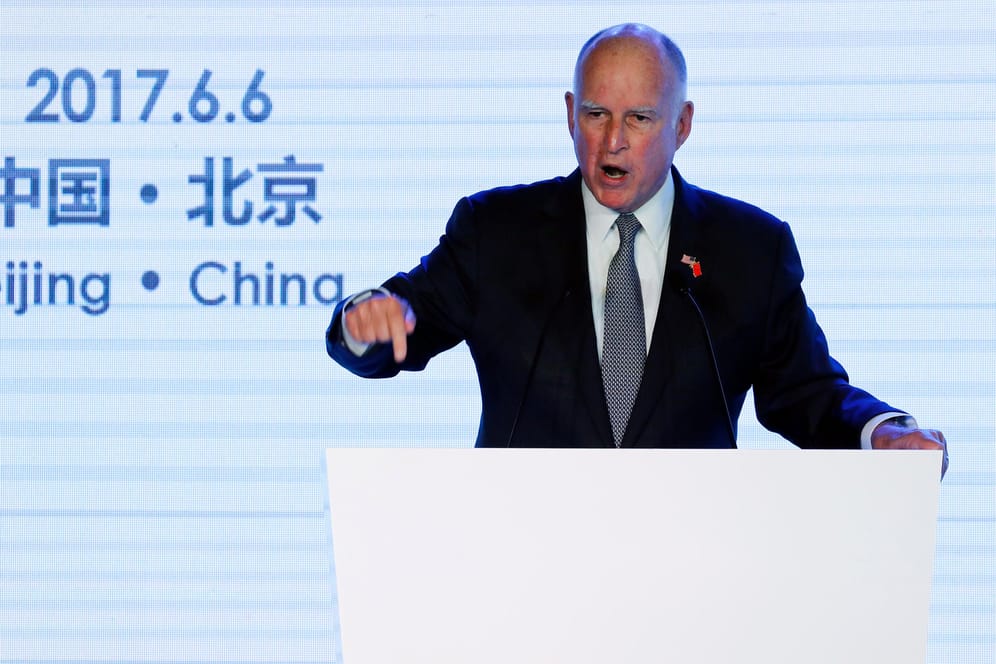 Der kalifornische Gouverneur Jerry Brown spricht heute in Peking (China) bei dem Clean Energy Ministerial (CEM) Internationalen Forum.