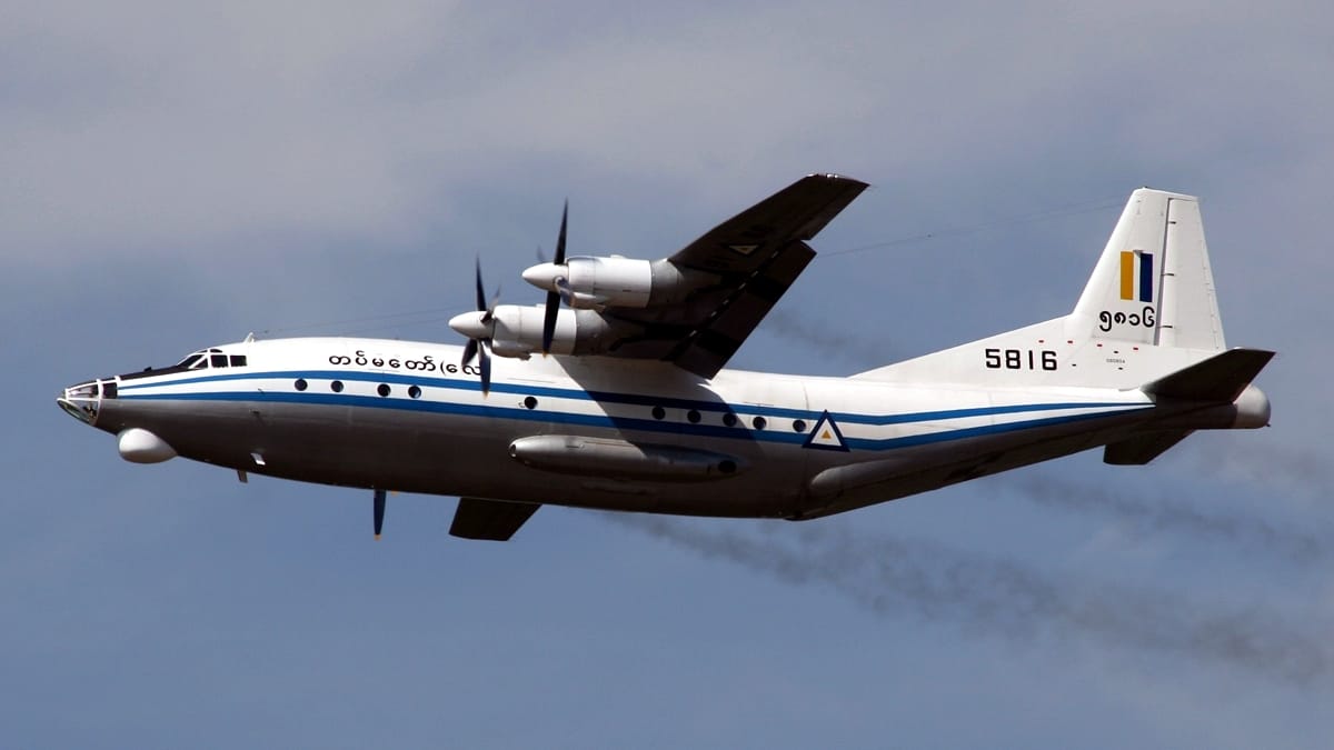 Ein Flugzeug des Typs Shaanxi Y-8 der Luftwaffe von Myanmar. Ein Flugzeug des Typs Shaanxi Y-8 der Luftwaffe von Myanmar.