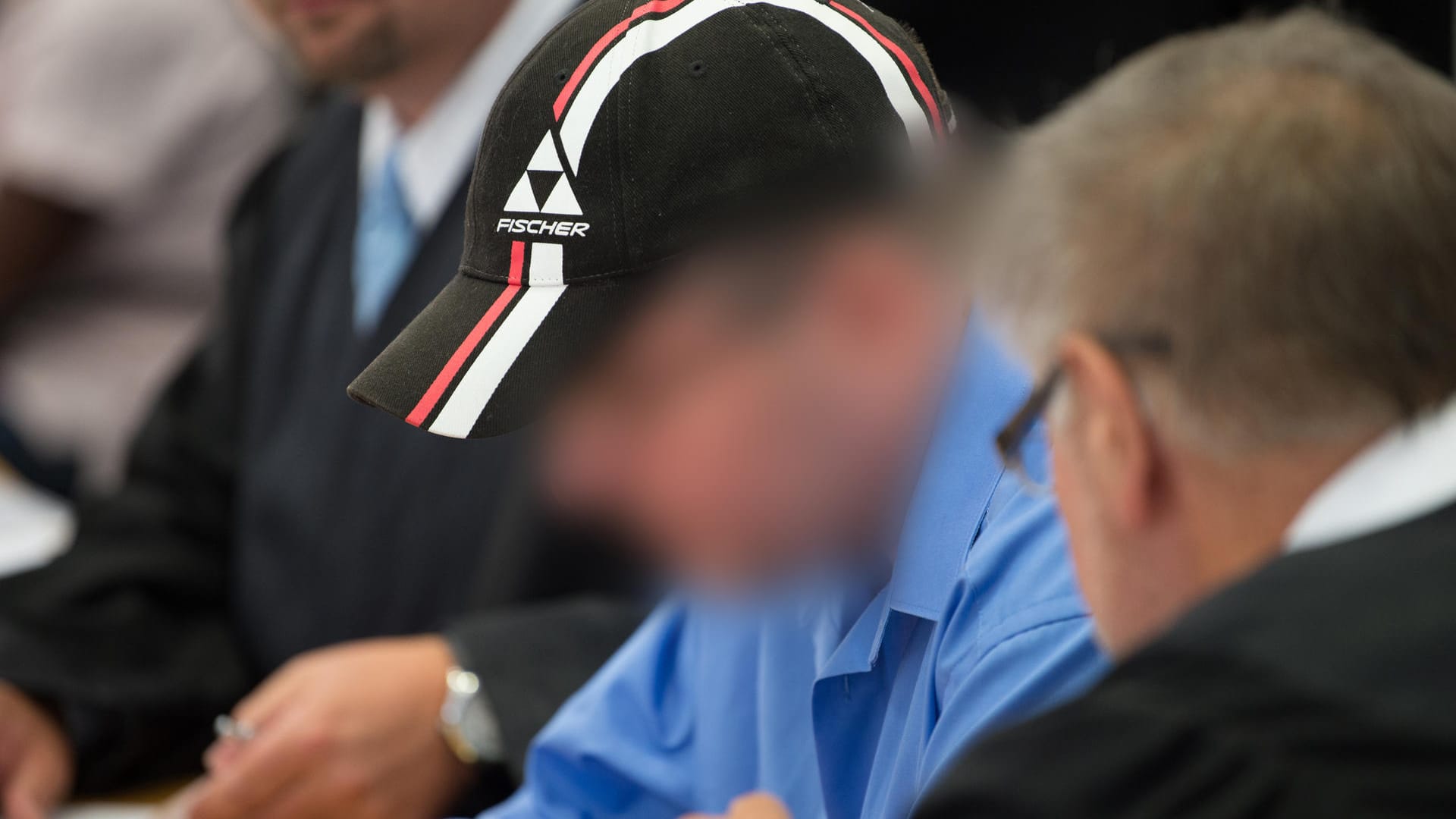 Angeklagter gesteht Mord mit Machete