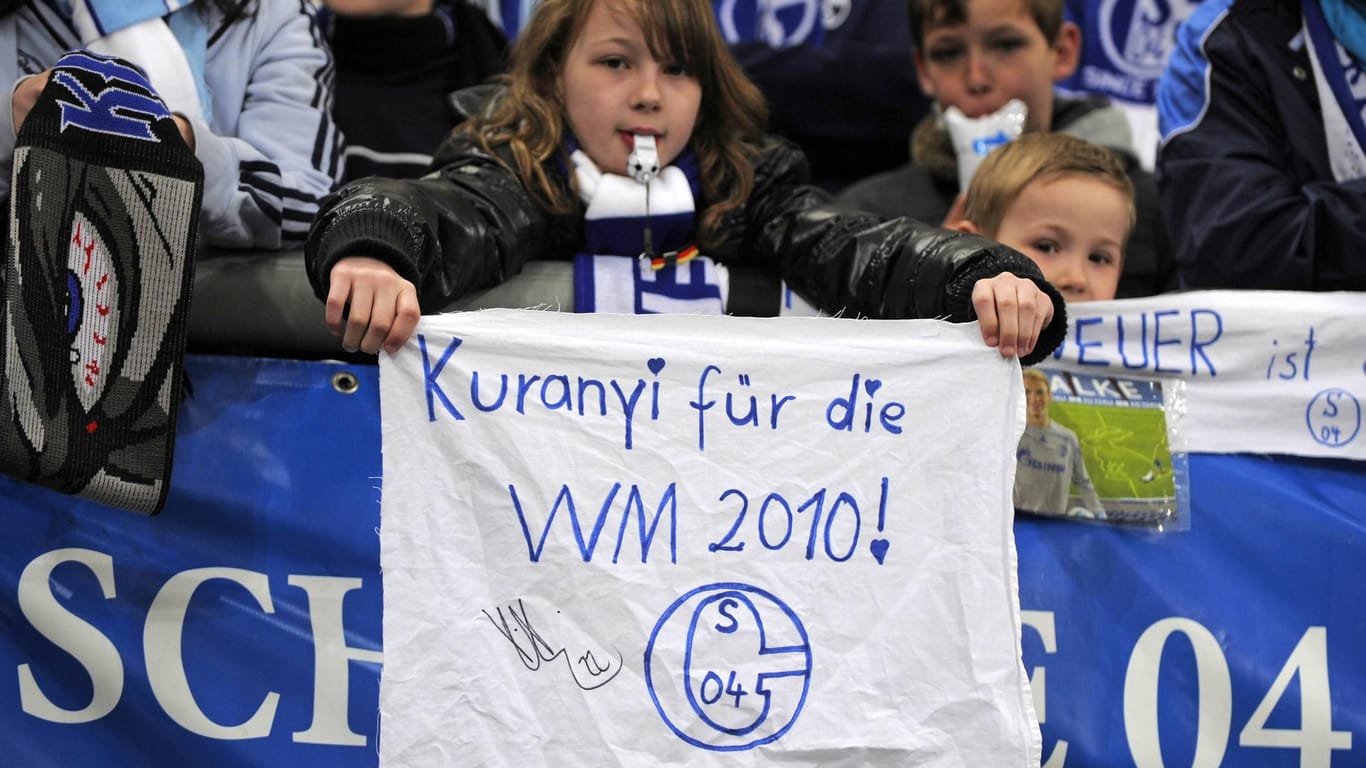 Der Wunsch dieses jungen Fans wurde nicht erfüllt: Kevin Kuranyi war zuletzt 2008 Teil der DFB-Elf.