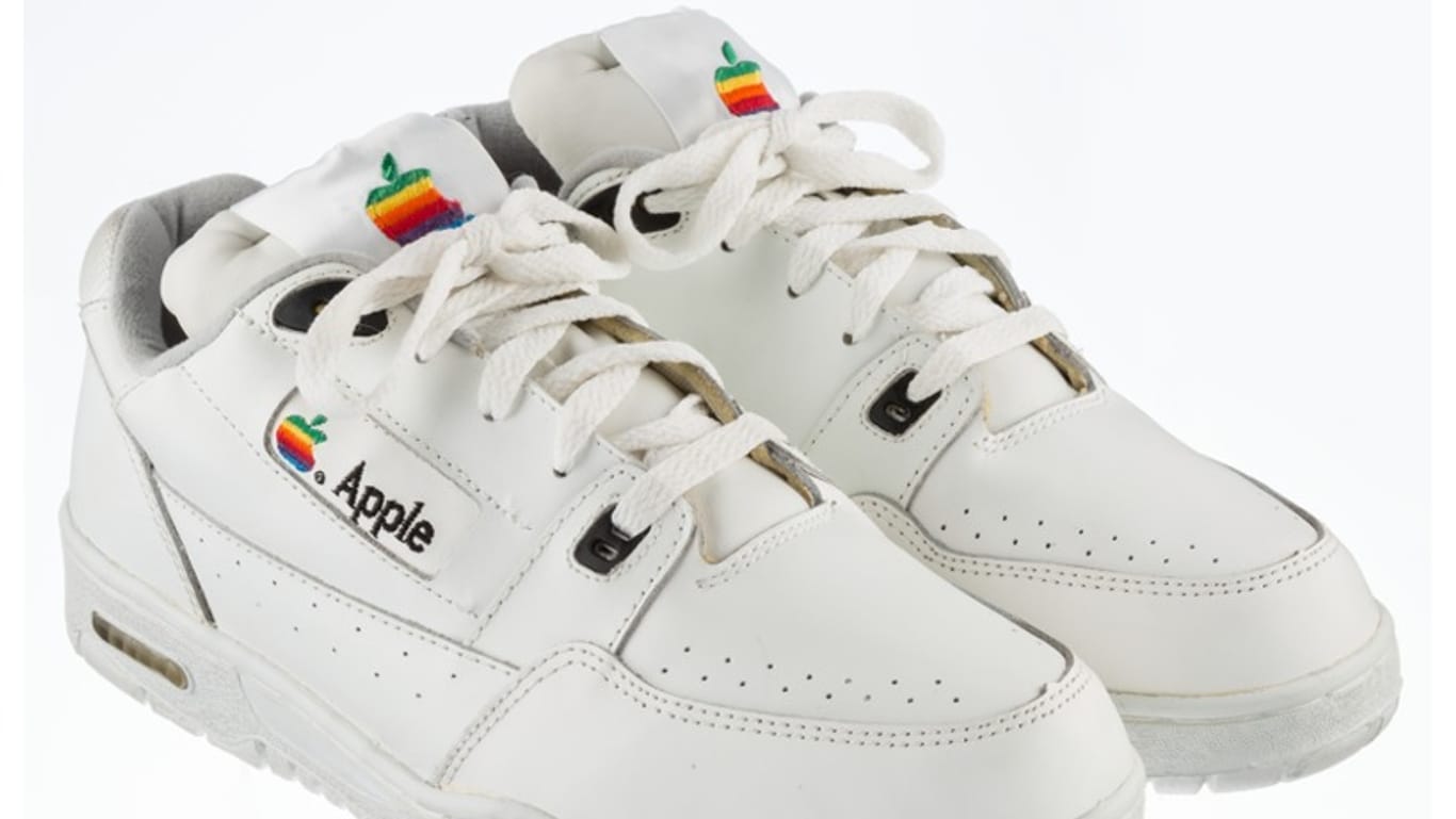 Für 15.000 Dollar zu haben: Ein Paar extrem seltene Apple-Sneakers