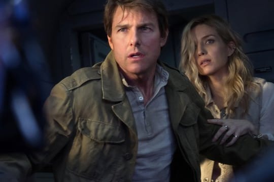 Mit Panik in den Augen: Tom Cruise als Nick Morton und Annabelle Wallis als Archäologin Jenny Halsey.