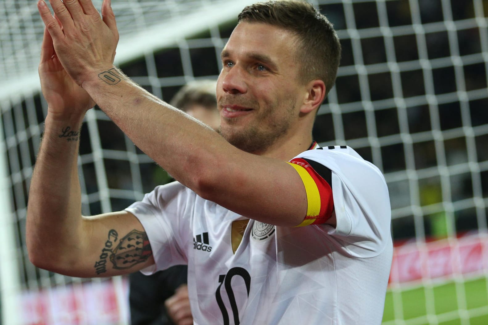 Lukas Podolski feiert den ersten Geburtstag seiner süßen Tochter.