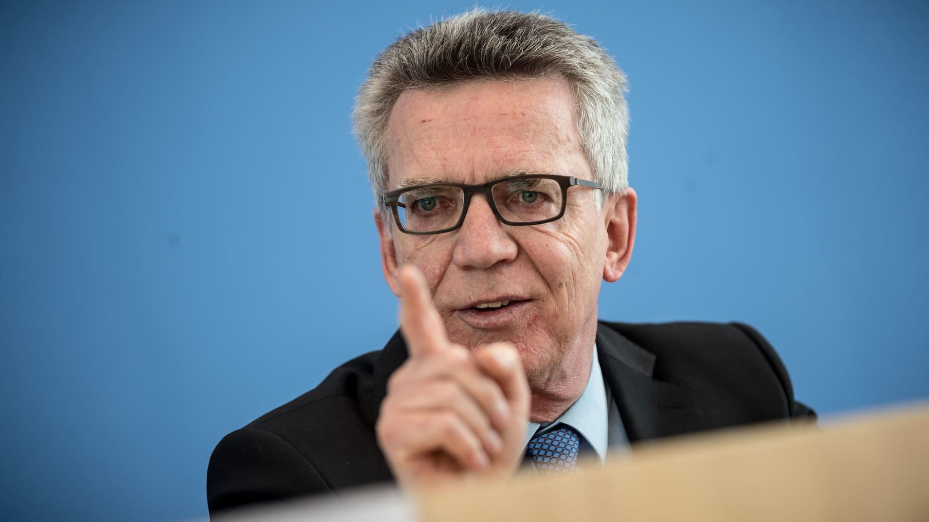 Bundesinnenminister Thomas de Maiziere (CDU) will beim Thema Cybersicherheit Unternehmen stärker unter Druck setzen. Bundesinnenminister Thomas de Maiziere (CDU) will beim Thema Cybersicherheit Unternehmen stärker unter Druck setzen.