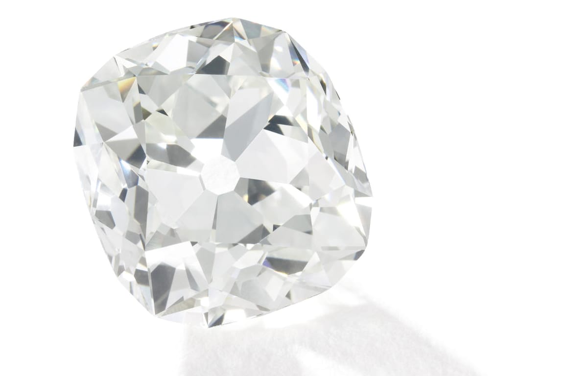 Der «Tenner» Diamant, ursprünglich für nur 10 Pfund in den 80er Jahren erworben, verkaufte sich für 656,750 Pfund am bei Sotheby's in London.