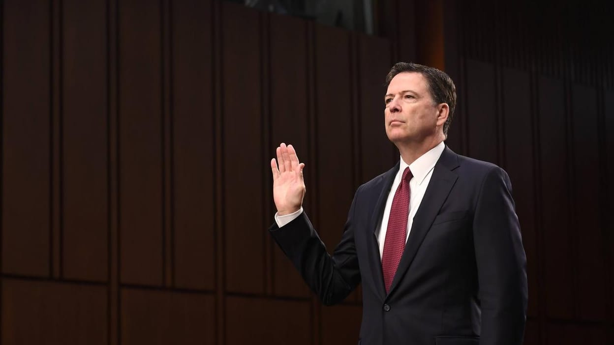 Ex-FBI-Direktor James Comey brachte US-Präsident Donald Trump im Senatsausschuss schwer in Bedrängnis. Ex-FBI-Direktor James Comey brachte US-Präsident Donald Trump im Senatsausschuss schwer in Bedrängnis.