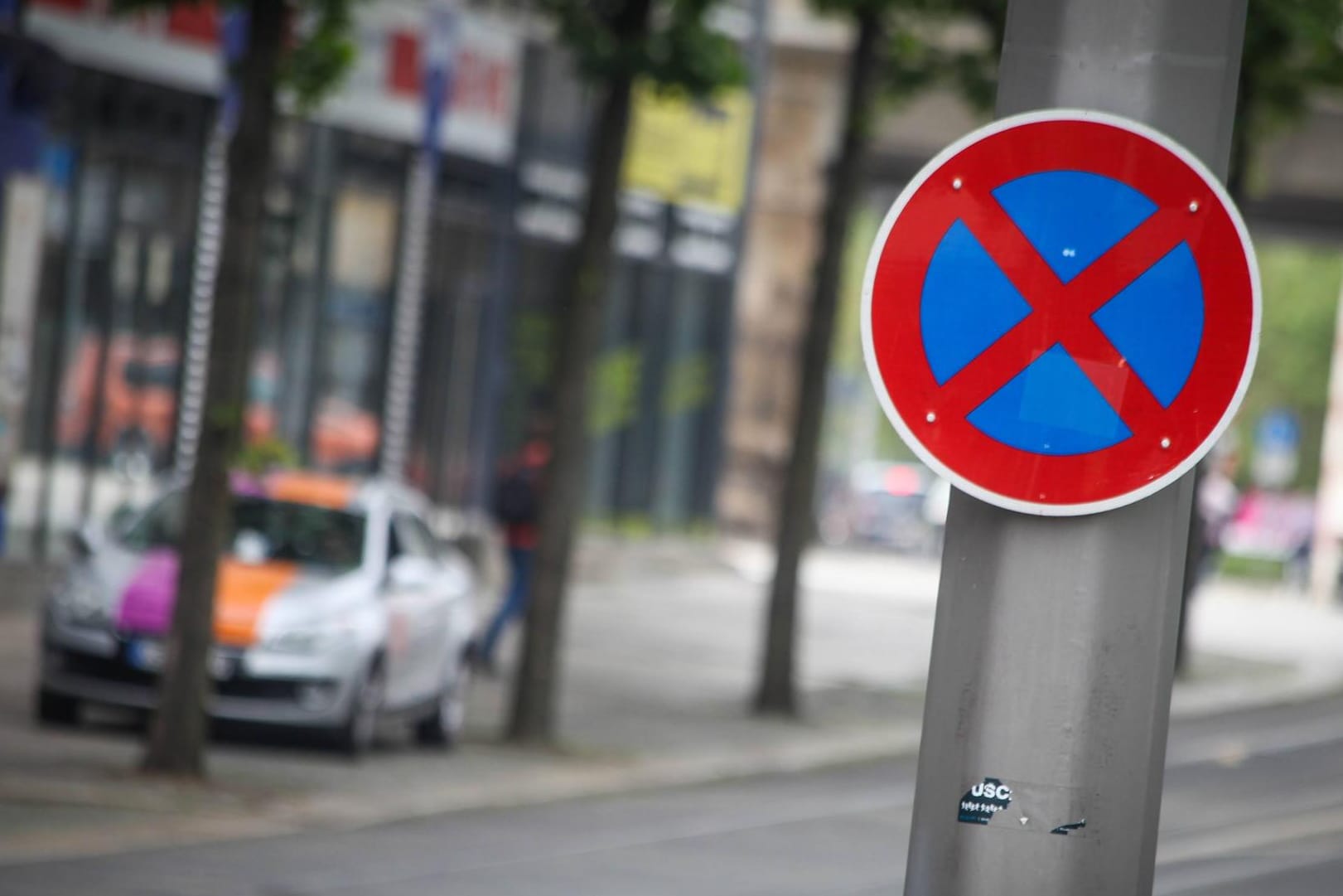 Falschparker müssen mit Bußgeldern von mindestens zehn Euro rechnen.