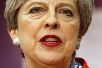 Die britische Premierministerin Theresa May will im Amt bleiben.