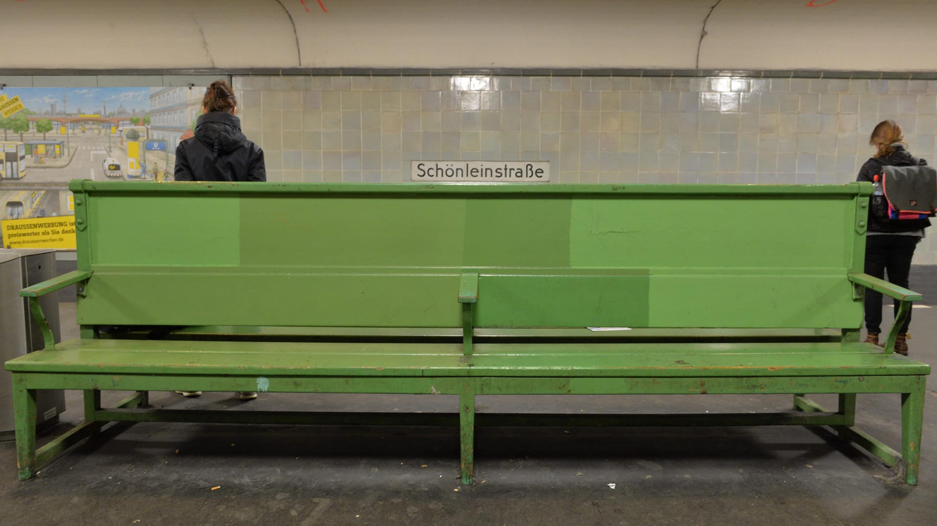 Auf dieser Bank im U-Bahnhof Schönleinstraße in Berlin hatte der Obdachlose geschlafen. Auf dieser Bank im U-Bahnhof Schönleinstraße in Berlin hatte der Obdachlose geschlafen.