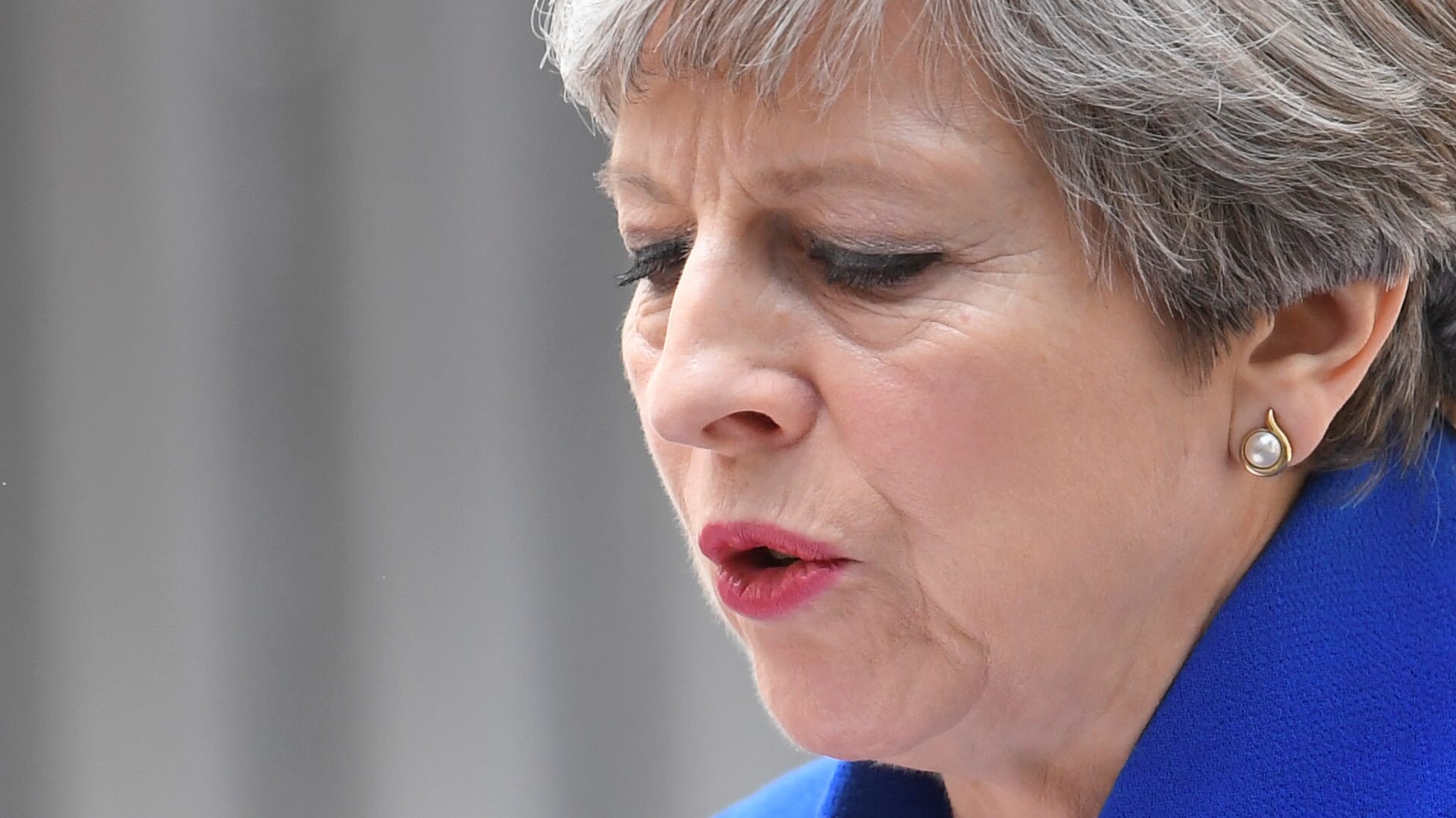 Die Presse ist sich einig - Die vorgezogenen Wahlen von Theresa May haben sich zu einem großen Debakel für sie und ihre Partei entpuppt. Die Presse ist sich einig - Die vorgezogenen Wahlen von Theresa May haben sich zu einem großen Debakel für sie und ihre Partei entpuppt.