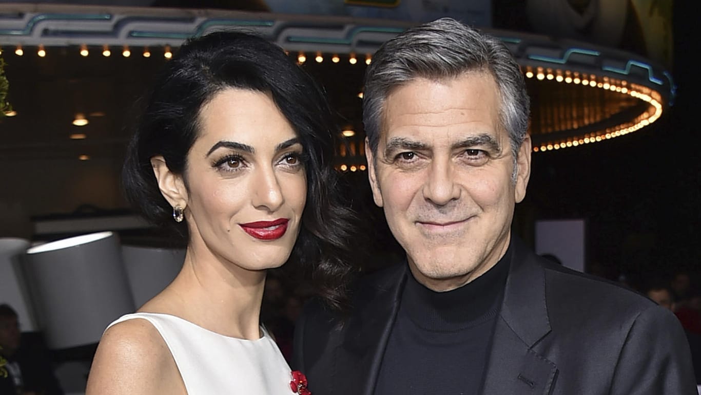 Amal Clooney und George Clooney sind jetzt stolze Eltern von Zwillingen.