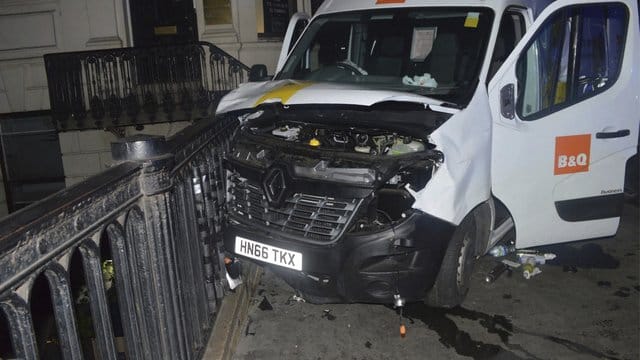Der von den Attentätern genutzte Lieferwagen nach dem Terroranschlag auf der London Bridge. Der von den Attentätern genutzte Lieferwagen nach dem Terroranschlag auf der London Bridge.
