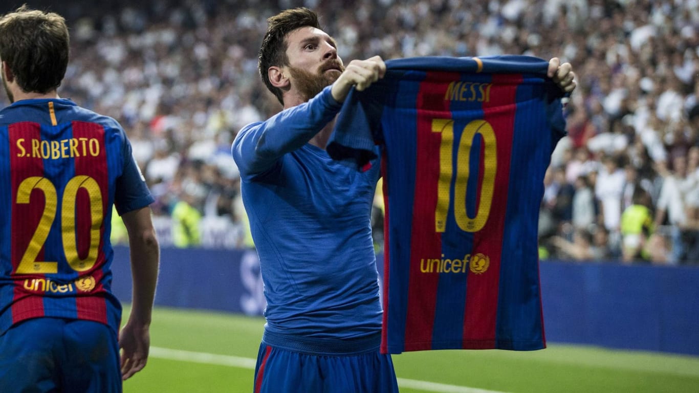 Auch das Trikot von Lionel Messi wird wohl unter Strafe stehen - aber nicht wegen des Argentiniers...