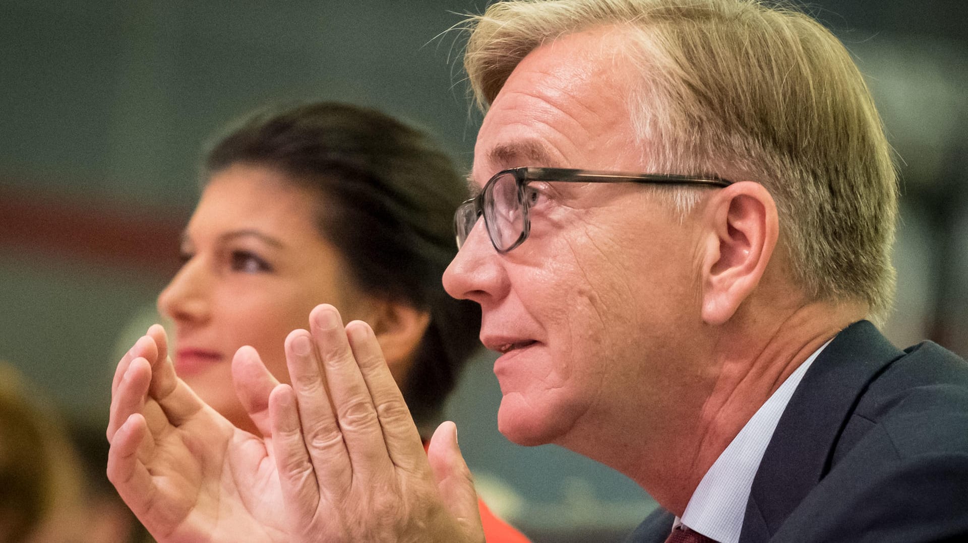 Die beiden Spitzenkandidatin der Linken für die Bundestagswahl, Sahra Wagenknecht und Dietmar Bartsch setzten sich auf dem Bundesparteitag weiter für eine Koalition mit SPD und den Grünen ein.