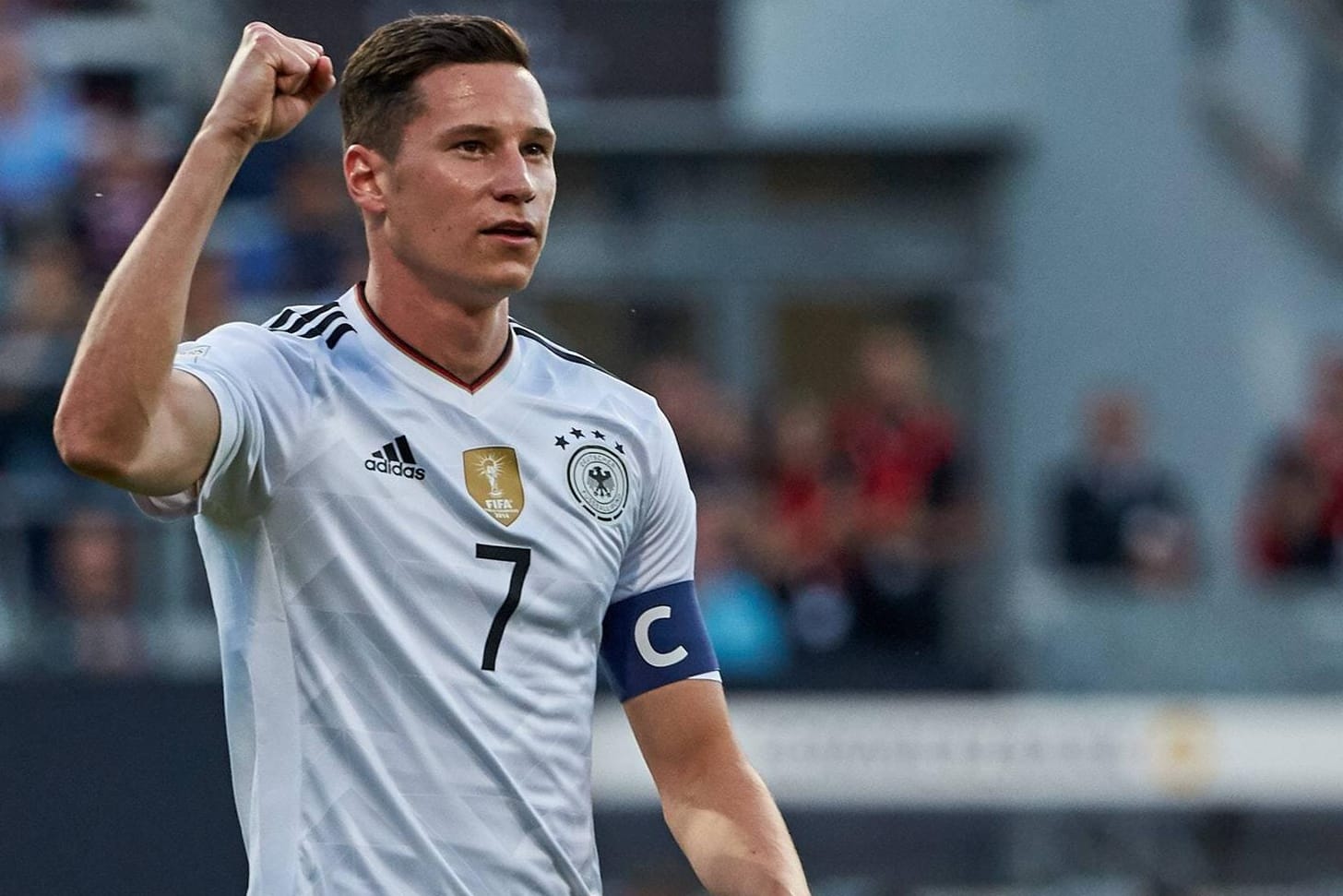Julian Draxler trägt die Kapitänsbinde der Mannschaft.