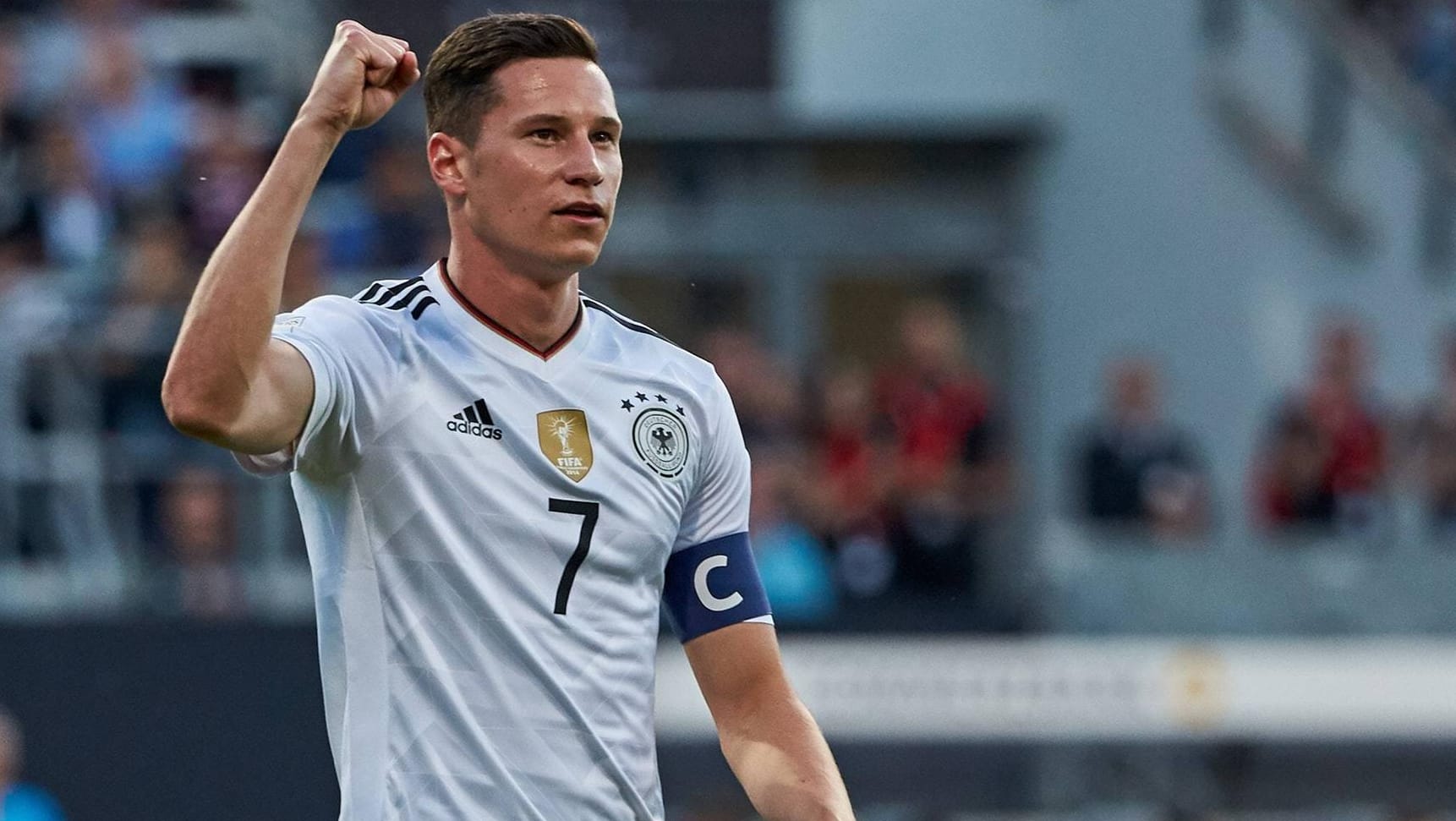 Julian Draxler trägt die Kapitänsbinde der Mannschaft.