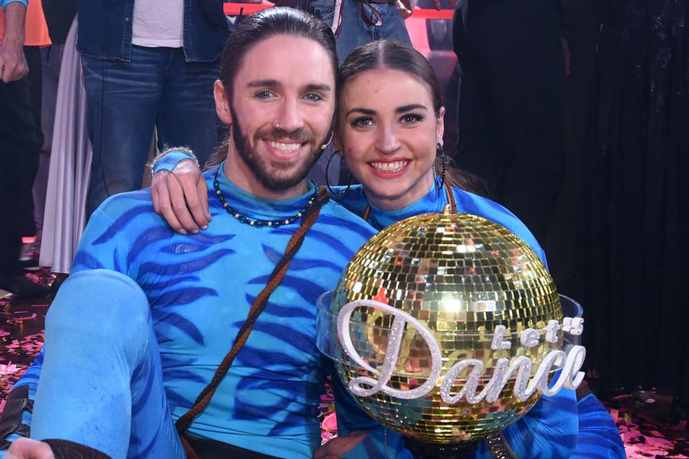 Gil Ofarim und seine Tanzpartnerin Ekaterina Leonova kurz nach dem Sieg.