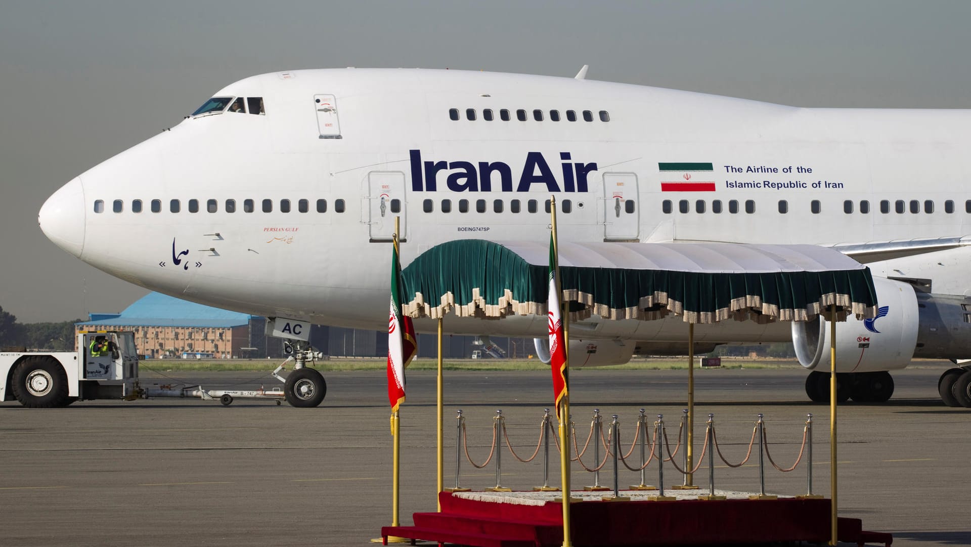 Iran richtet Luftbrücke zur Versorgung von Katar ein Iran richtet Luftbrücke zur Versorgung von Katar ein