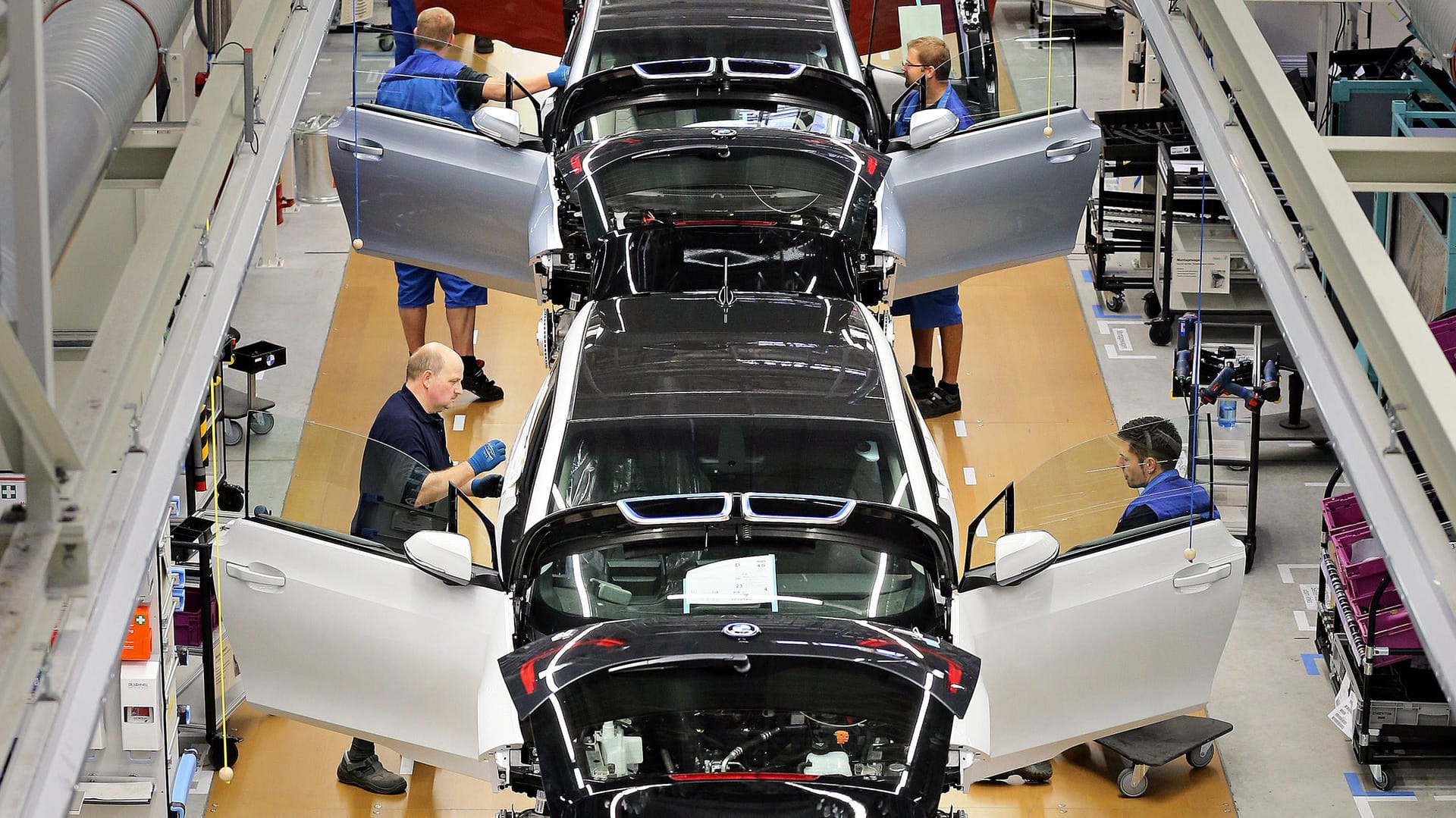 Deutsche Elektroautos erfreuen sich wachsender Beliebtheit. Hier die Produktion des BMW i3 in Leipzig. Deutsche Elektroautos erfreuen sich wachsender Beliebtheit. Hier die Produktion des BMW i3 in Leipzig.