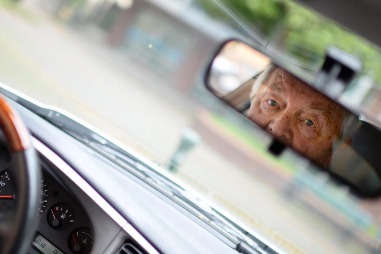 Sollten Senioren regelmäßig ihre Fahrtüchtigkeit verpflichtend prüfen lassen?