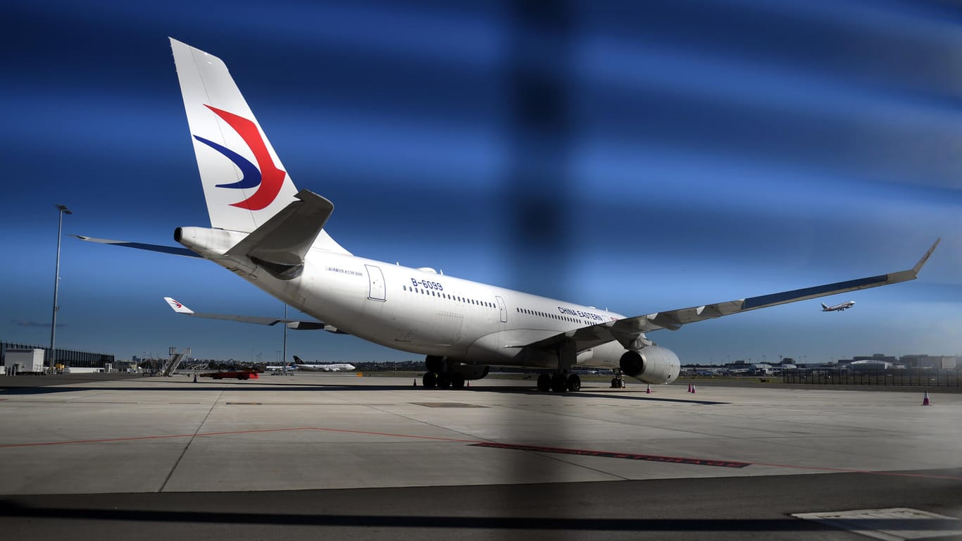 Nachdem ein Loch in der Triebwerkshülle entdeckt wurde, musste die China Eastern Airlines-Maschine in Sydney notlanden.