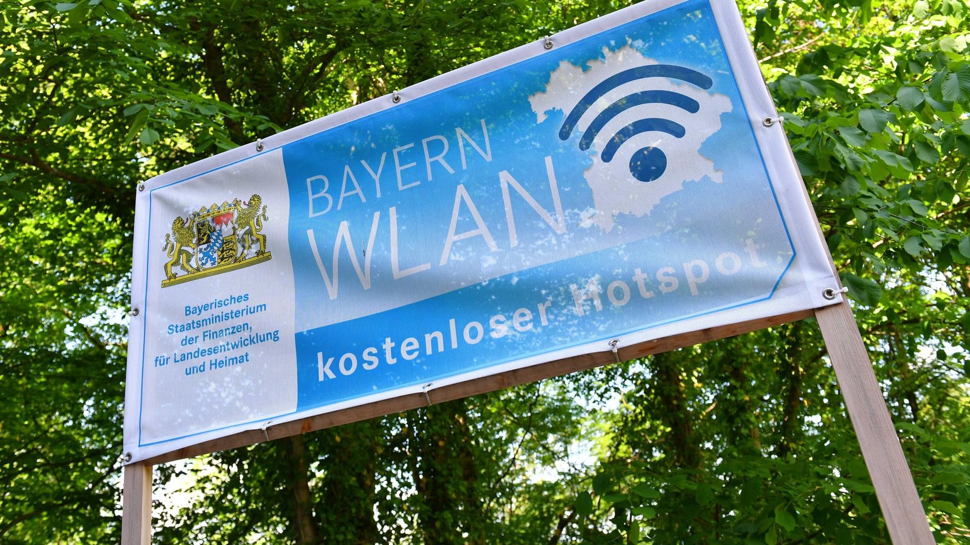 Hinweisschild in Bayern auf einen kostenlosen Hotspot in Schwangau (Allgäu)